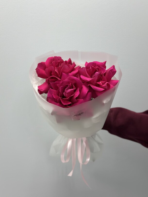 Ажурные розы в нежной упаковке, артикул F1403800 - 2726 рублей, доставка по городу. Flawery - доставка цветов