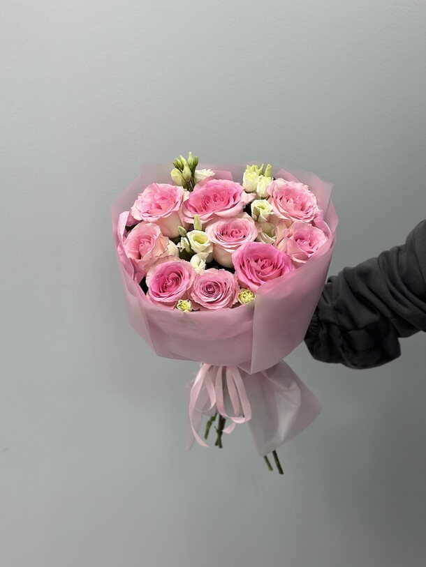 Нежный букет из роз и эустомы, артикул F1419270 - 7370 рублей, доставка по городу. Flawery - доставка цветов