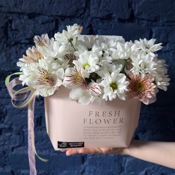 Цветочная поляна, артикул F1222121 - 2662 рублей, доставка по городу. Flawery - доставка цветов