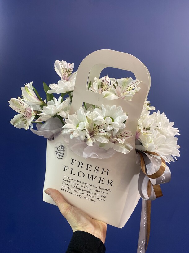 Цветочная поляна, артикул F1232020 - 2662 рублей, доставка по городу. Flawery - доставка цветов