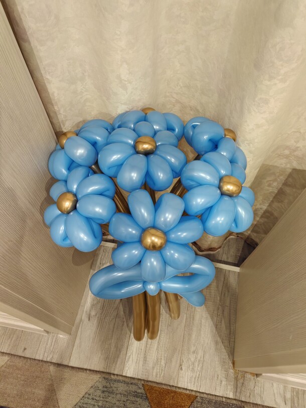 Букет воздушных ромашек, артикул F1336981 - 1500 рублей, доставка по городу. Flawery - доставка цветов