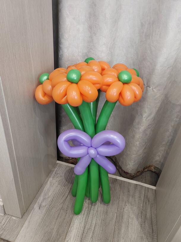 Букет оранжевых ромашек, артикул F1362897 - 1400 рублей, доставка по городу. Flawery - доставка цветов