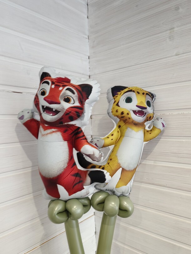 Шар игрушка мини фигуры лео и тиг, артикул F1382316 - 900 рублей, доставка по городу. Flawery - доставка цветов