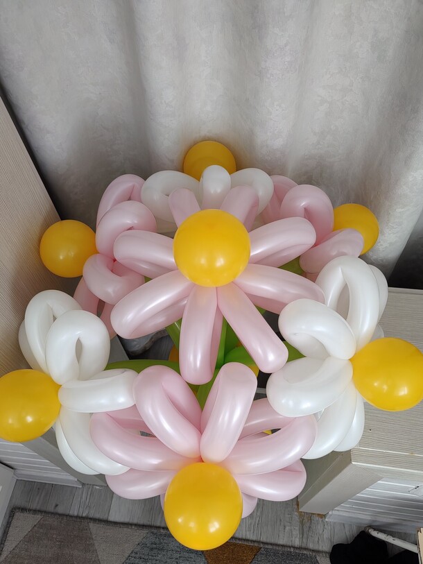 Букет цветов из больших ромашек, артикул F1393433 - 2100 рублей, доставка по городу. Flawery - доставка цветов