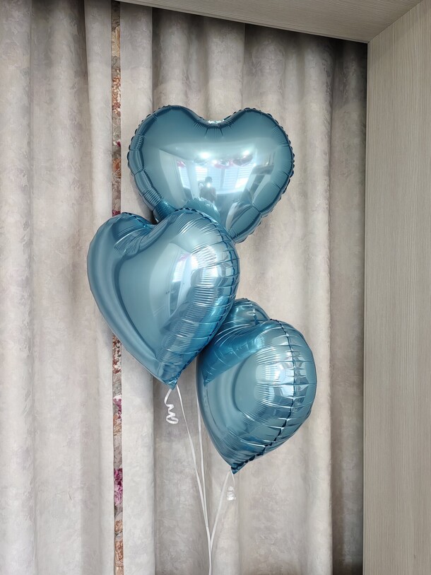 Связка из 3х голубых сердец, артикул F1452411 - 1490 рублей, доставка по городу. Flawery - доставка цветов