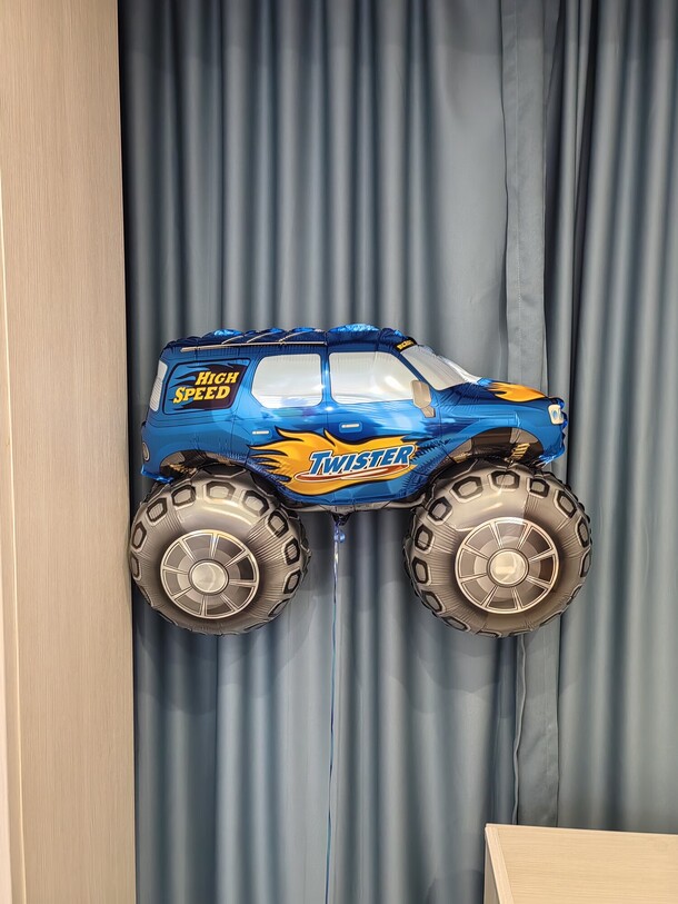 Фольгированный шар синий джип, артикул F1495953 - 1300 рублей, доставка по городу. Flawery - доставка цветов