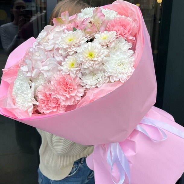 Хризантемы и гортензия «зефир», артикул F1481477 - 4550 рублей, доставка по городу. Flawery - доставка цветов