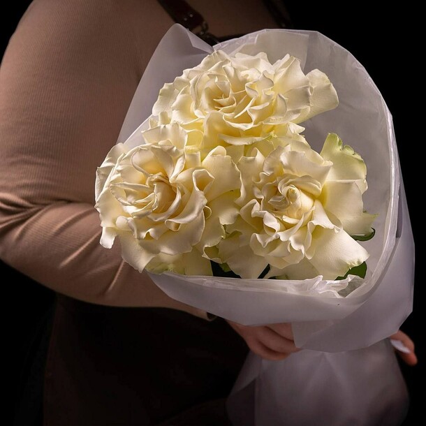 Белая французская роза букет-комплимент, артикул F1424355 - 3340 рублей, доставка по городу. Flawery - доставка цветов