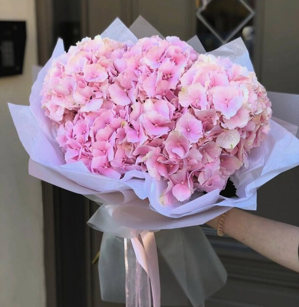 Букет из 5 гортензий, артикул F1329607 - 22990 рублей, доставка по городу. Flawery - доставка цветов