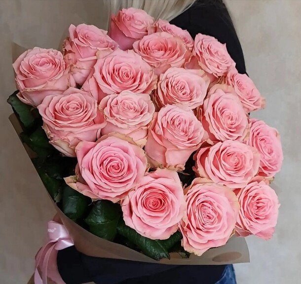 Букет из нежных роз, артикул F1329609 - 18634 рублей, доставка по городу. Flawery - доставка цветов