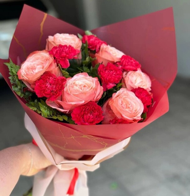 Микс розочек и гвоздик, артикул F1329618 - 22990 рублей, доставка по городу. Flawery - доставка цветов