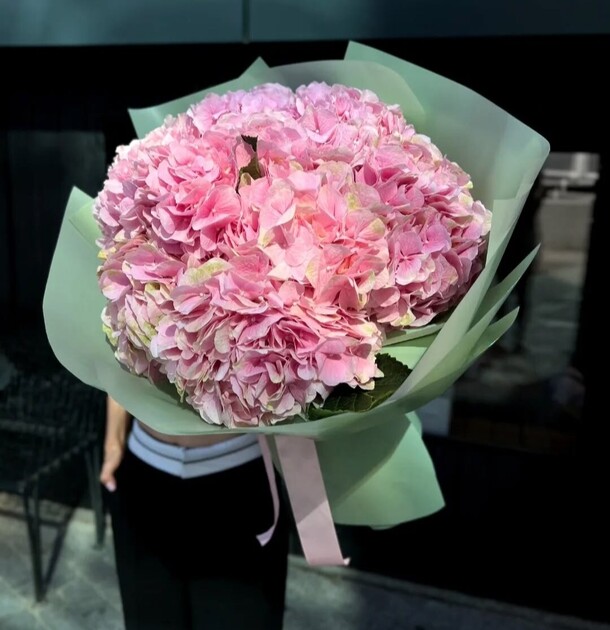 Букет из 7 розовых гортензий, артикул F1329952 - 24200 рублей, доставка по городу. Flawery - доставка цветов