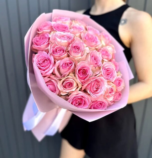 Букет из нежных premium роз, артикул F1329966 - 31460 рублей, доставка по городу. Flawery - доставка цветов