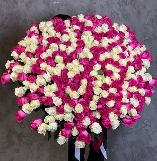 Огромный букет из 301 розы, артикул F1330004 - 95348 рублей, доставка по городу. Flawery - доставка цветов