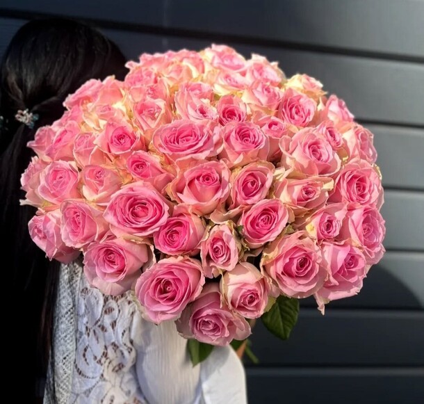 Букет из 57 розочек, артикул F1330011 - 31460 рублей, доставка по городу. Flawery - доставка цветов