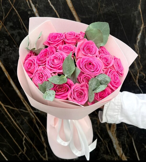 Розовые розочки с эвкалиптом, артикул F1330016 - 22990 рублей, доставка по городу. Flawery - доставка цветов