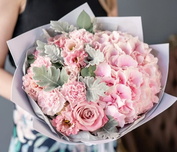 Нежный небольшой букетик, артикул F1330026 - 25410 рублей, доставка по городу. Flawery - доставка цветов