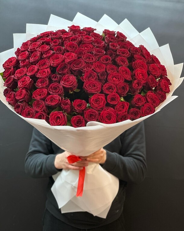 Букет из 101 роз, артикул F1332483 - 21900 рублей, доставка по городу. Flawery - доставка цветов