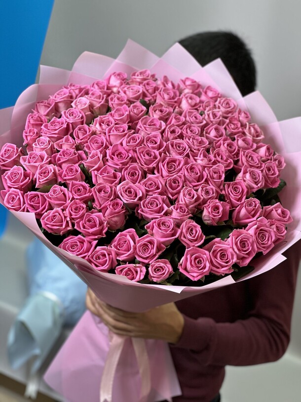 Букет из 101 розовой розы, артикул F1333301 - 19900 рублей, доставка по городу. Flawery - доставка цветов