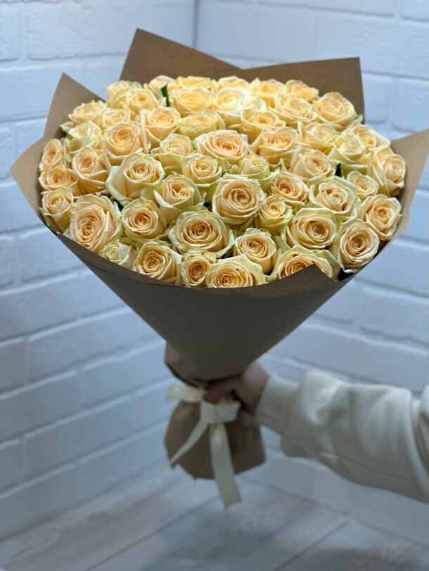 Букет из 51 роз, артикул F1338076 - 8990 рублей, доставка по городу. Flawery - доставка цветов