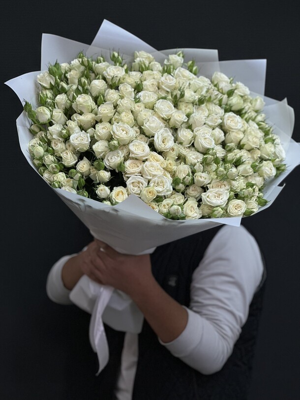 Букет из 51 кустовых роз, артикул F1353287 - 24900 рублей, доставка по городу. Flawery - доставка цветов