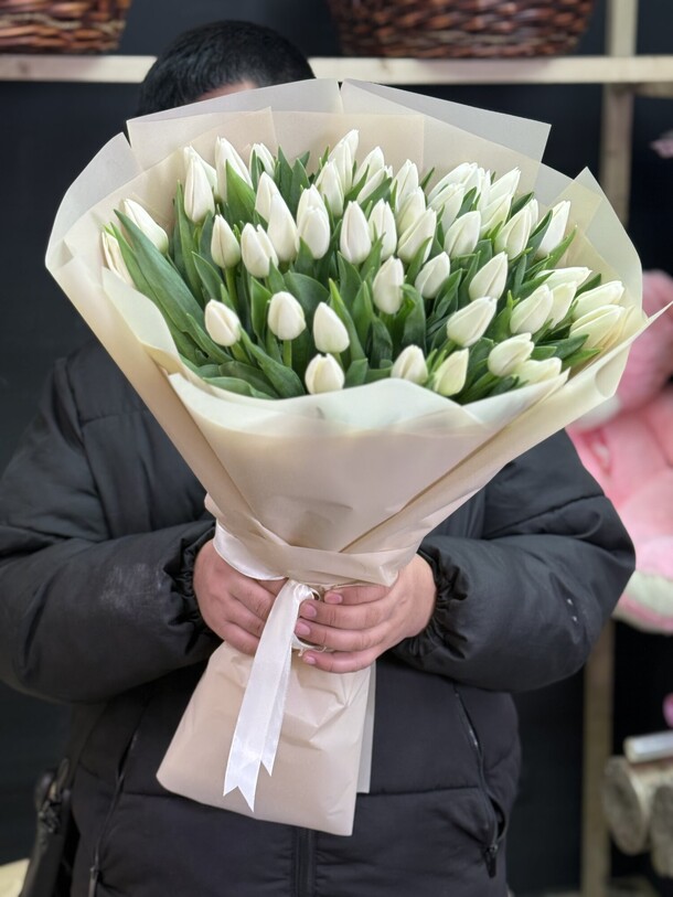 Тюльпан белый, артикул F1528489 - 9900 рублей, доставка по городу. Flawery - доставка цветов