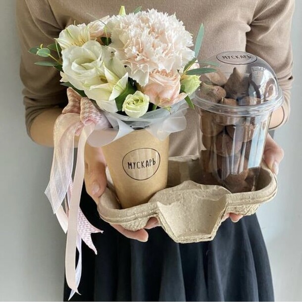 Набор стаканчиков «цветы+трюфели», артикул F1367092 - 3000 рублей, доставка по городу. Flawery - доставка цветов