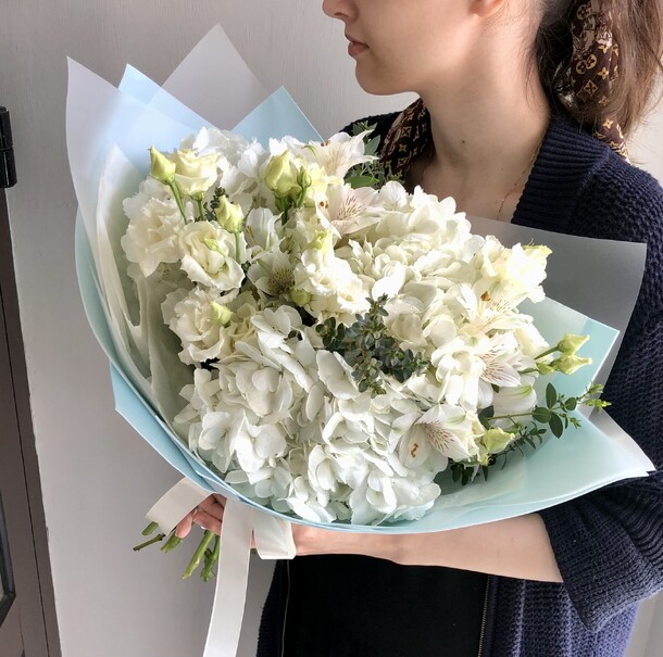 Букет «для самой обворожительной», артикул F1413455 - 5450 рублей, доставка по городу. Flawery - доставка цветов