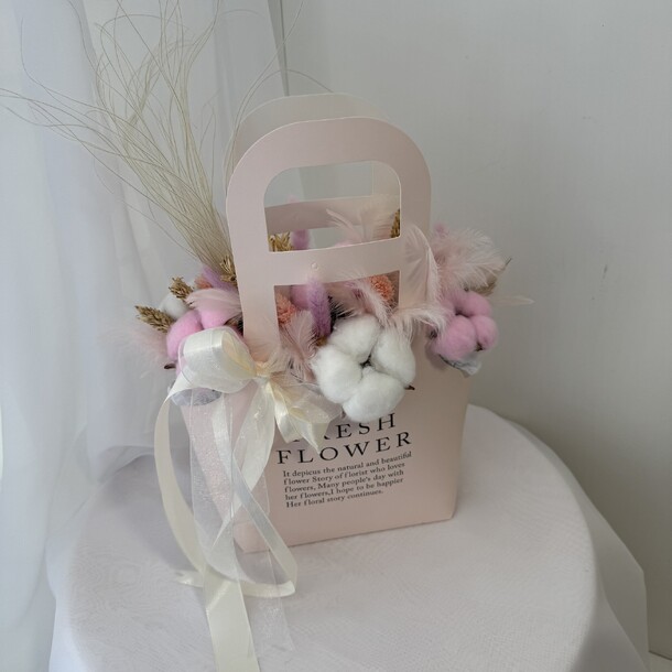 Сумка с сухоцветами, артикул F1413534 - 2500 рублей, доставка по городу. Flawery - доставка цветов