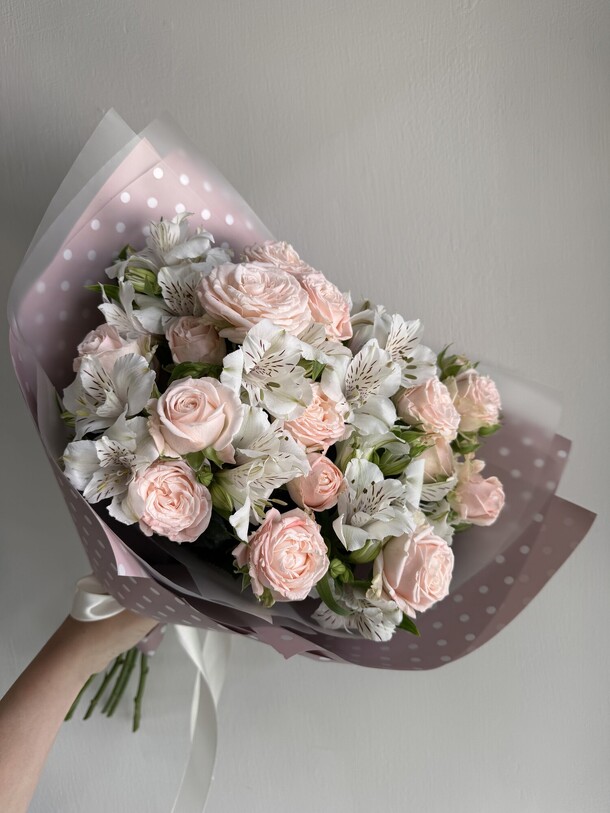 Букет «романтичный», артикул F1446645 - 4300 рублей, доставка по городу. Flawery - доставка цветов