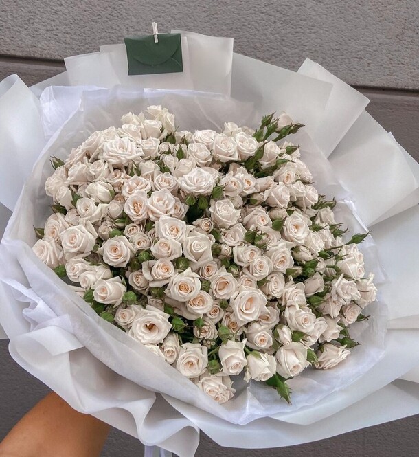 Букет кустовых розочек, артикул F1330700 - 29700 рублей, доставка по городу. Flawery - доставка цветов