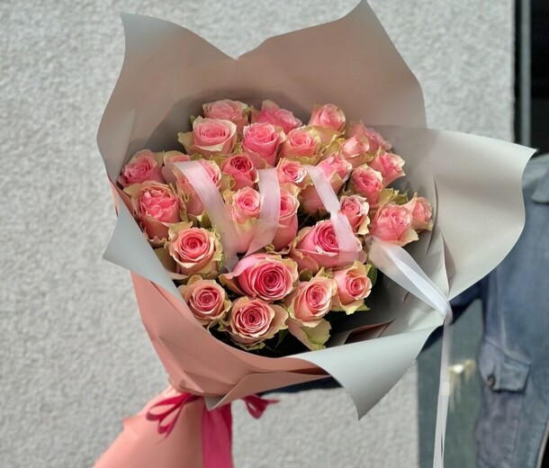 Букет из 29 роз, артикул F1330944 - 20900 рублей, доставка по городу. Flawery - доставка цветов
