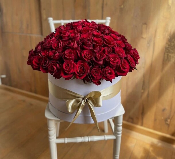 Коробка со 101 розой, артикул F1330980 - 53900 рублей, доставка по городу. Flawery - доставка цветов