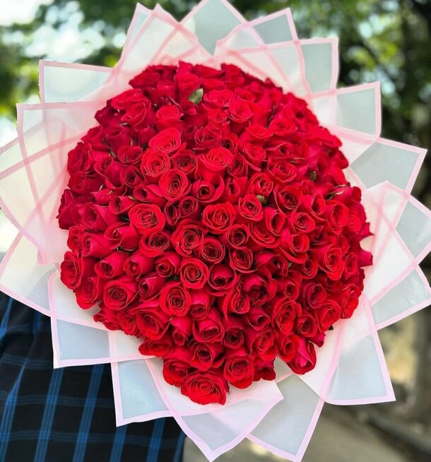 Букет из 151 красной розы, артикул F1330992 - 53900 рублей, доставка по городу. Flawery - доставка цветов