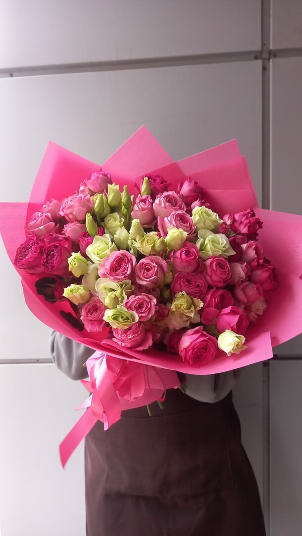 Микс кустовых пионовидных роз и эустом, артикул F1331208 - 30800 рублей, доставка по городу. Flawery - доставка цветов