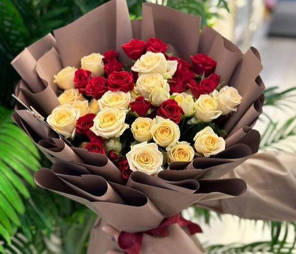 Микс кустовых розочек, артикул F1331269 - 23100 рублей, доставка по городу. Flawery - доставка цветов