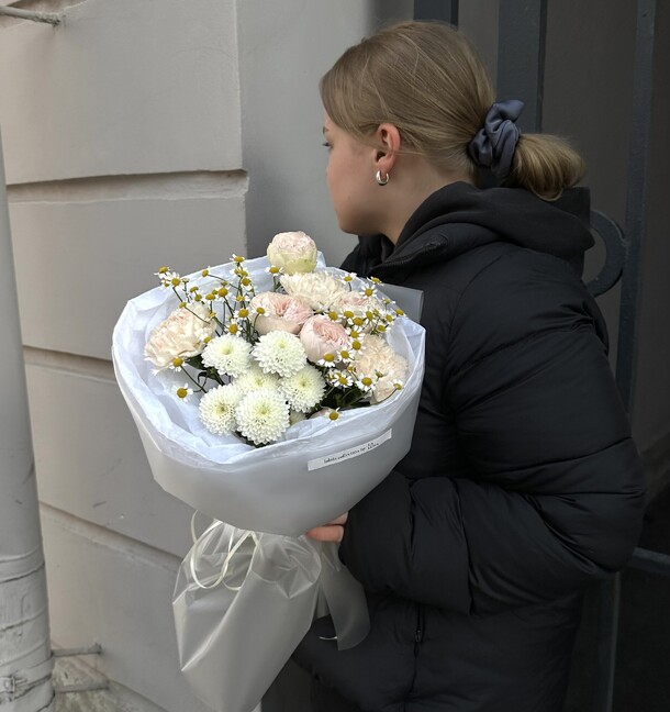 Авторский букет "пирог кнафе", артикул F1331412 - 3290 рублей, доставка по городу. Flawery - доставка цветов