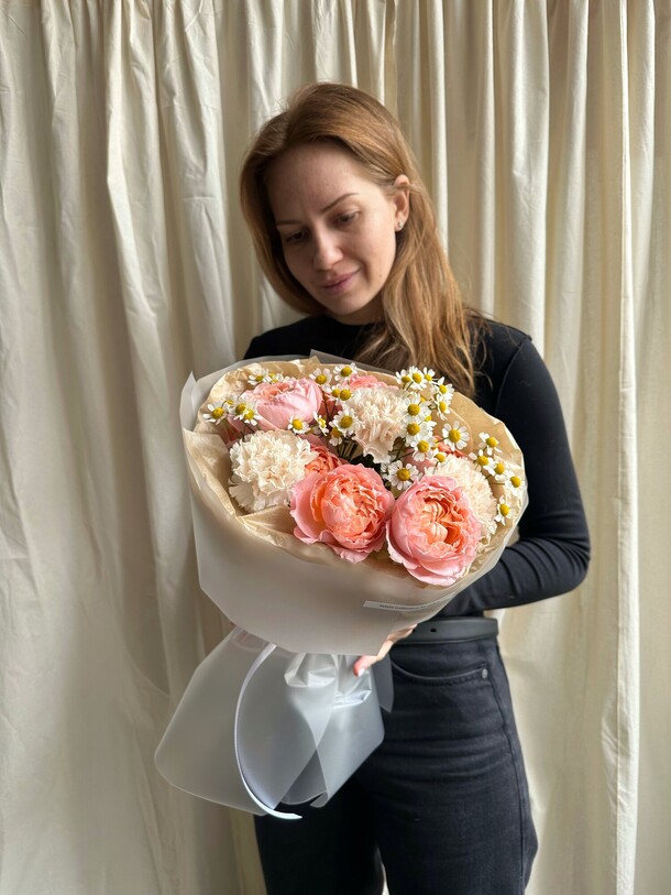 Авторский букет "кремовый пудинг", артикул F1428049 - 3290 рублей, доставка по городу. Flawery - доставка цветов