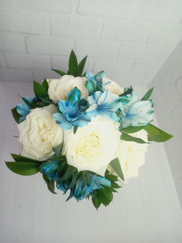 Свадебный букет "анютины глазки", артикул F1356757 - 7000 рублей, доставка по городу. Flawery - доставка цветов