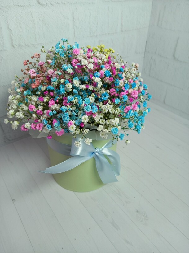 Гипсофила в шляпной коробке "мини мисс", артикул F1412268 - 4870 рублей, доставка по городу. Flawery - доставка цветов