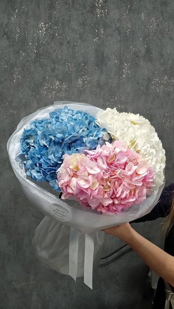 Букет из гортензий, артикул F1401414 - 2990 рублей, доставка по городу. Flawery - доставка цветов