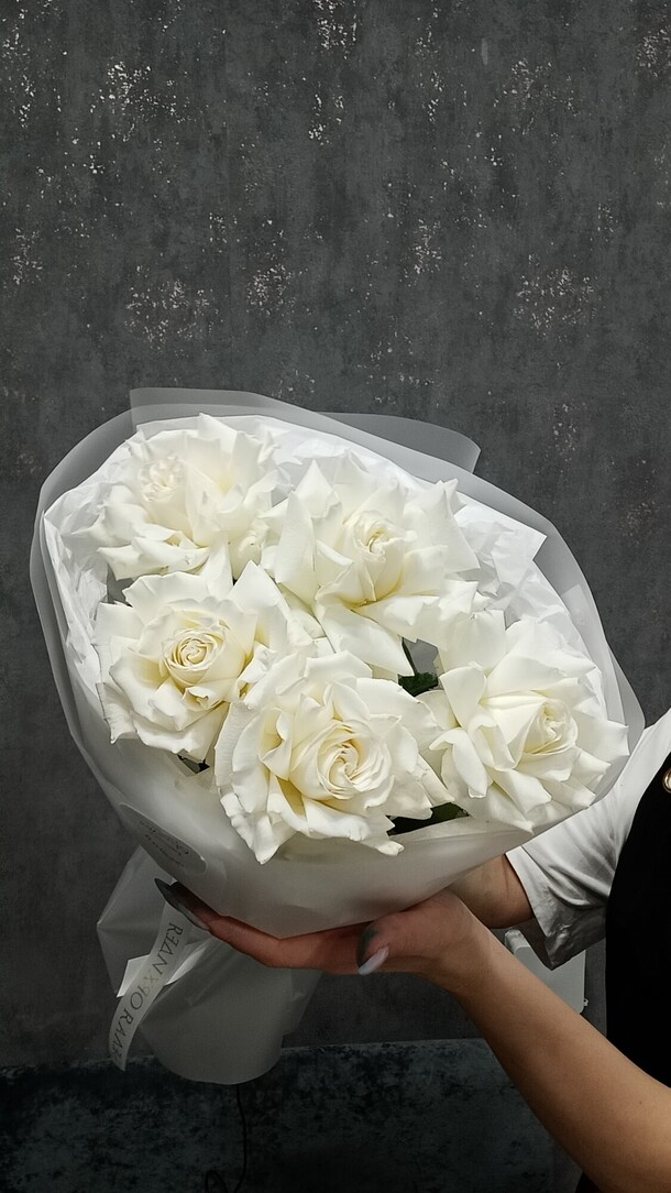 Букет из французских роз, артикул F1402028 - 2990 рублей, доставка по городу. Flawery - доставка цветов