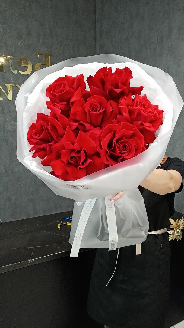 Букет красных роз, артикул F1402145 - 3900 рублей, доставка по городу. Flawery - доставка цветов