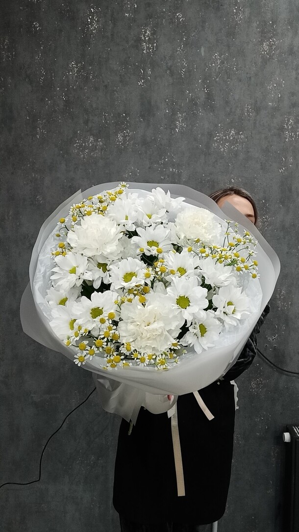 Букет из ромашковой хризантемы, артикул F1405540 - 4390 рублей, доставка по городу. Flawery - доставка цветов