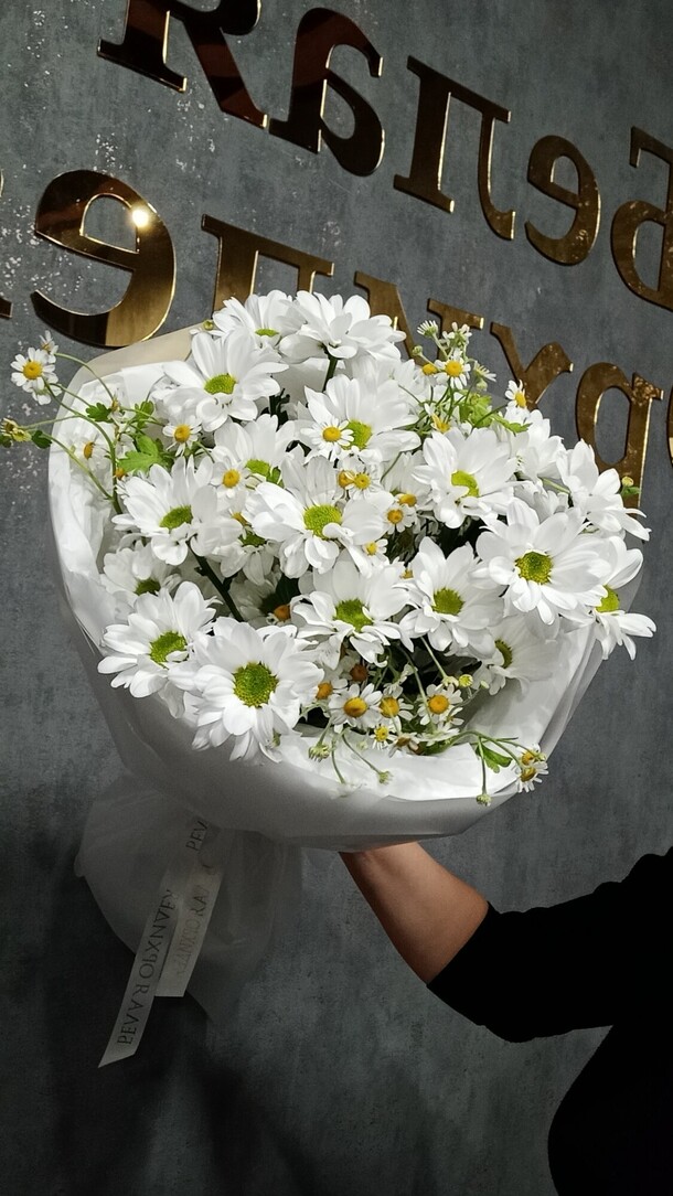 Букет из ромашек микс, артикул F1406796 - 2590 рублей, доставка по городу. Flawery - доставка цветов