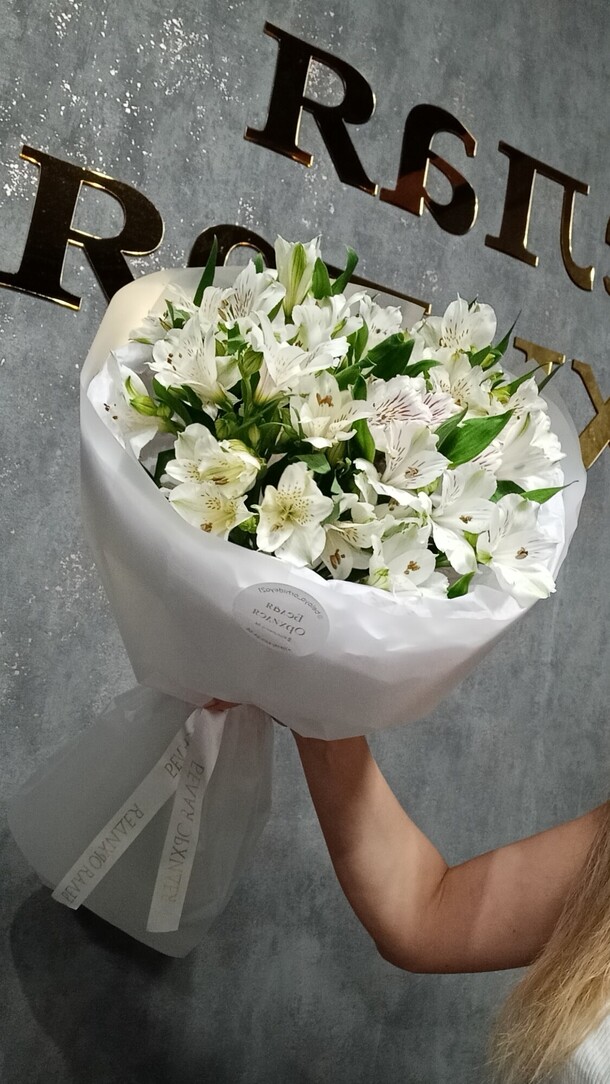 Букет из белых альстромерий, артикул F1408912 - 3900 рублей, доставка по городу. Flawery - доставка цветов