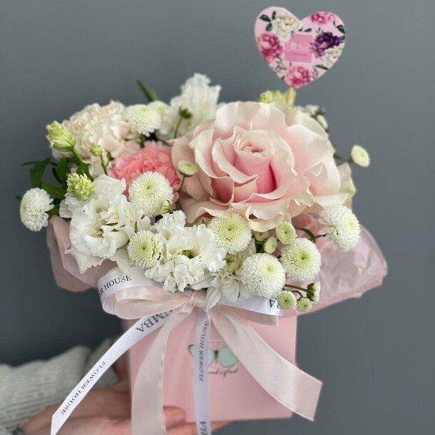 Мини композиция с нежной розой, артикул F1333412 - 2450 рублей, доставка по городу. Flawery - доставка цветов