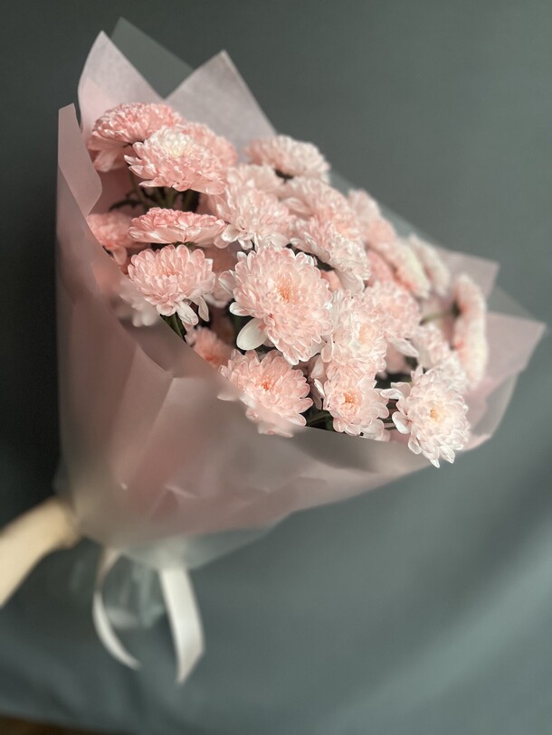 Нежные хризантемы, артикул F1364140 - 2749 рублей, доставка по городу. Flawery - доставка цветов