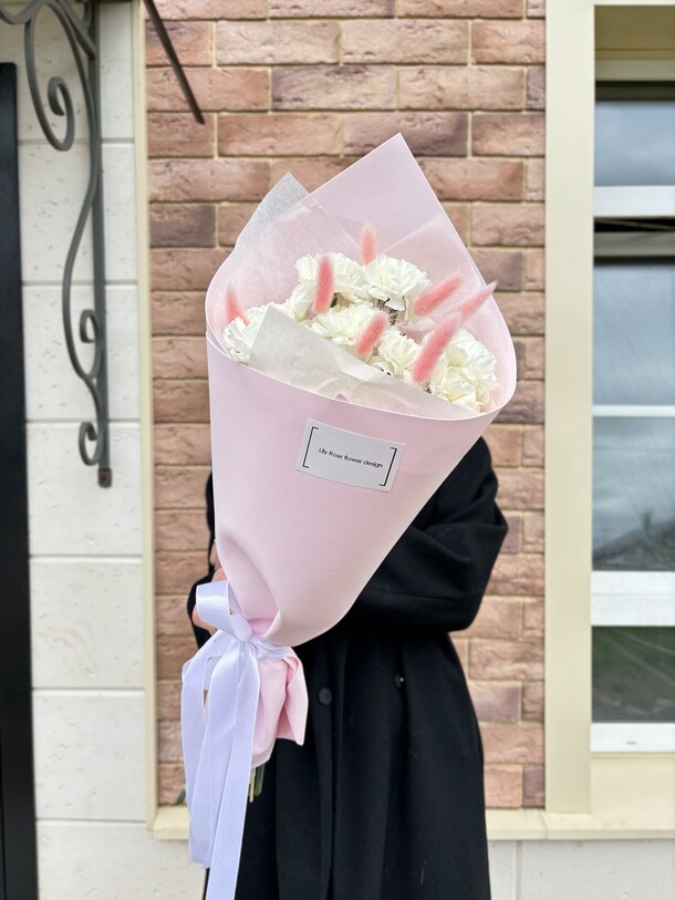 Букет из белых диантусов «конфетка», артикул F1419861 - 3250 рублей, доставка по городу. Flawery - доставка цветов