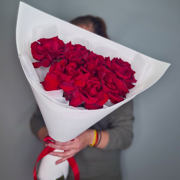 Красные французские розы 7 штук, артикул F1140368 - 3450 рублей, доставка по городу. Flawery - доставка цветов